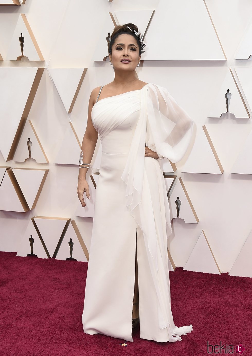 Salma Hayek en la alfombra de los Oscar 2020