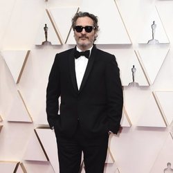 Joaquin Phoenix en la alfombra de los Oscar 2020