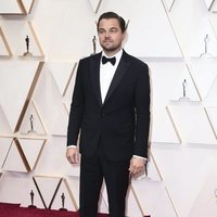 Leonardo DiCaprio en la alfombra de los Oscar 2020
