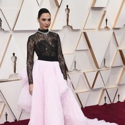 Gal Gadot en la alfombra de los Oscar 2020