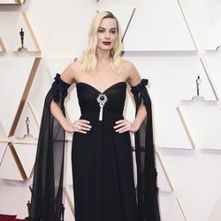 Margot Robbie en la alfombra roja de los Oscar 2020