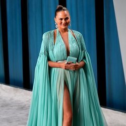 Chrissy Teigen en la fiesta de Vanity Fair tras los Oscar 2020