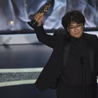 Bong Joon-ho tras recibir el premio a Mejor dirección en los Oscar 2020
