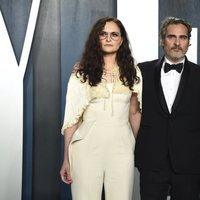 Joaquin Phoenix con su hermana Rain en la fiesta de Vanity Fair tras los Oscar 2020