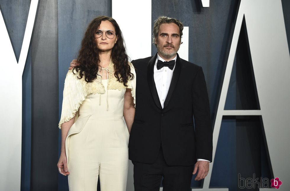 Joaquin Phoenix con su hermana Rain en la fiesta de Vanity Fair tras los Oscar 2020