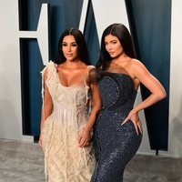 Kim Kardashian y Kylie Jenner en la fiesta de Vanity Fair tras los Oscar 2020