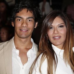 Ivonne Reyes con su hijo, Alejandro, en un evento