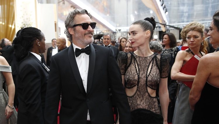 Joaquin Phoenix y Rooney Mara juntos en los Premios Oscar 2020