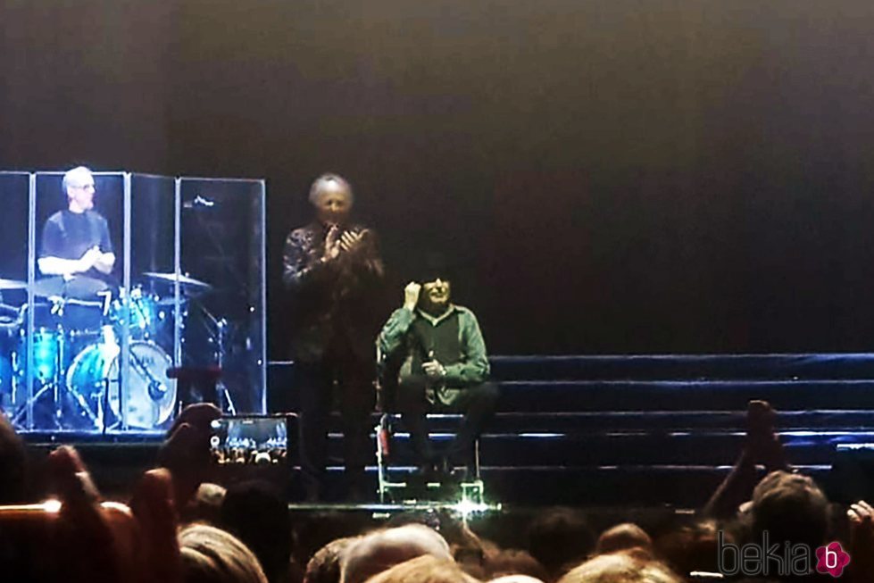 Joaquín Sabina hablando después de su caída en su concierto en Madrid