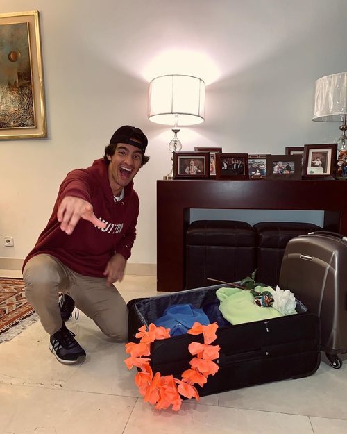 Alejandro Reyes haciendo la maleta para irse a 'Supervivientes 2020'