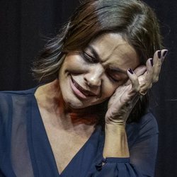 María José Suárez llorando por la muerte de Miguel Ángel Jiménez tras un desfile en CODE41 de Sevilla