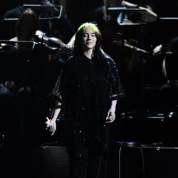 Billie Eilish durante su actuación en los Brit Awards 2020