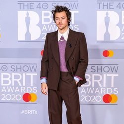 Harry Styles en la alfombra roja de los Brit Awards 2020