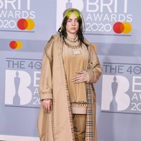 Billie Eilish en la alfombra roja de los Brit Awards 2020