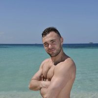 Cristian Suescun en la playa en la foto oficial de 'Supervivientes 2020'