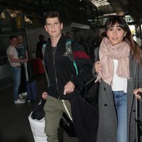Aitana Ocaña y Miguel Bernardeau en el aeropuerto de Madrid volviendo de la Semana de la Moda de Milán