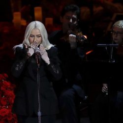Christina Aguilera actuando en el funeral de Kobe Bryant en el Staples Center de Los Ángeles