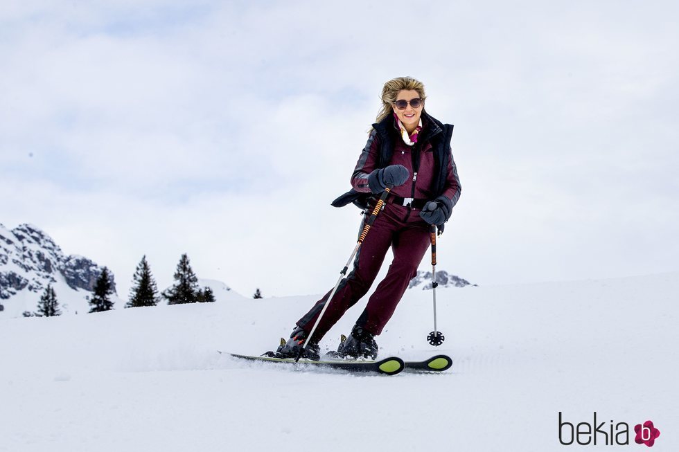 Máxima de Holanda esquiando durante sus vacaciones en Lech