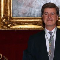 Cayetano Martínez de Irujo recibe la medalla de honor de la Real Academia Nacional de Medicina