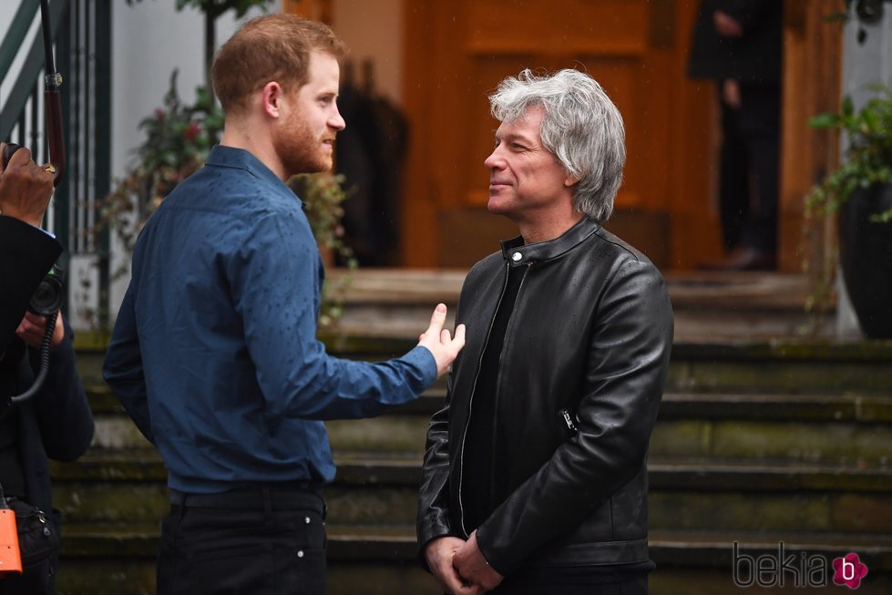 El Príncipe Harry y Jon Bon Jovi