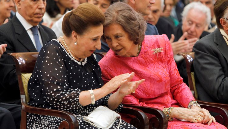 La Infanta Margarita y la Reina Sofía compartiendo confidencias