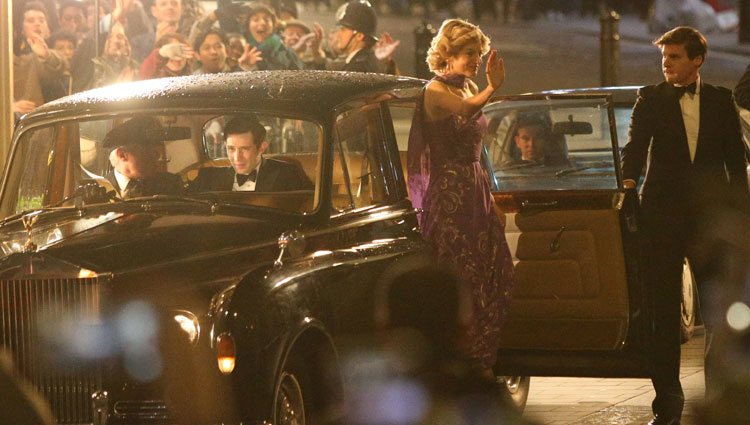 Josh O'Connor y Emma Corrin como el Príncipe Carlos y Lady Di en la cuarta temporada de 'The Crown'