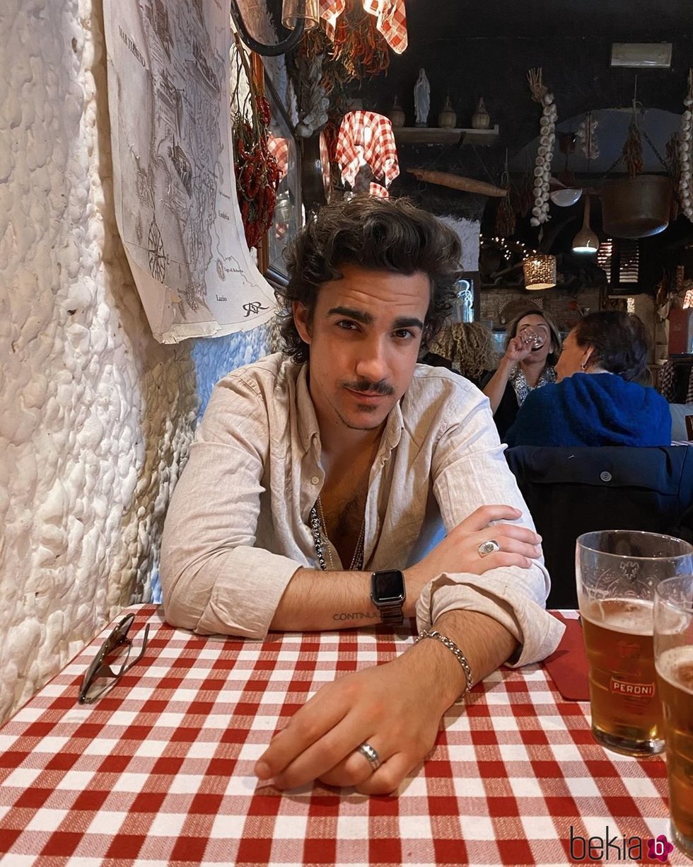 Gonzalo Hermida en un restaurante en Roma