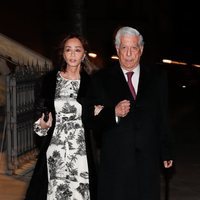 Isabel Preysler y Mario Vargas Llosa acudiendo a la misa funeral de Plácido Arango