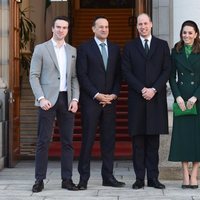 El Príncipe Guillermo y Kate Middleton con el Primer Ministro de Irlanda y su pareja en su visita oficial a Irlanda