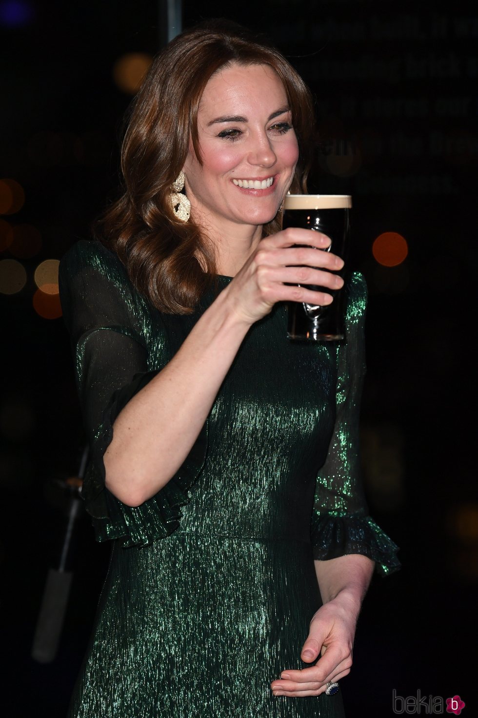 Kate Middleton con una pinta en la Guinness Storehouse de Dublín