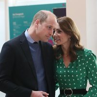 El Príncipe Guillermo y Kate Middleton en un momento cómplice en su visita oficial a Irlanda
