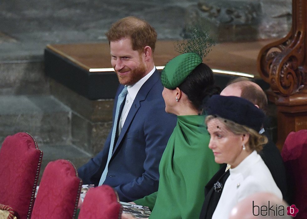 El Príncipe Harry y Meghan Markle bromean en el Día de la Commonwealth 2020