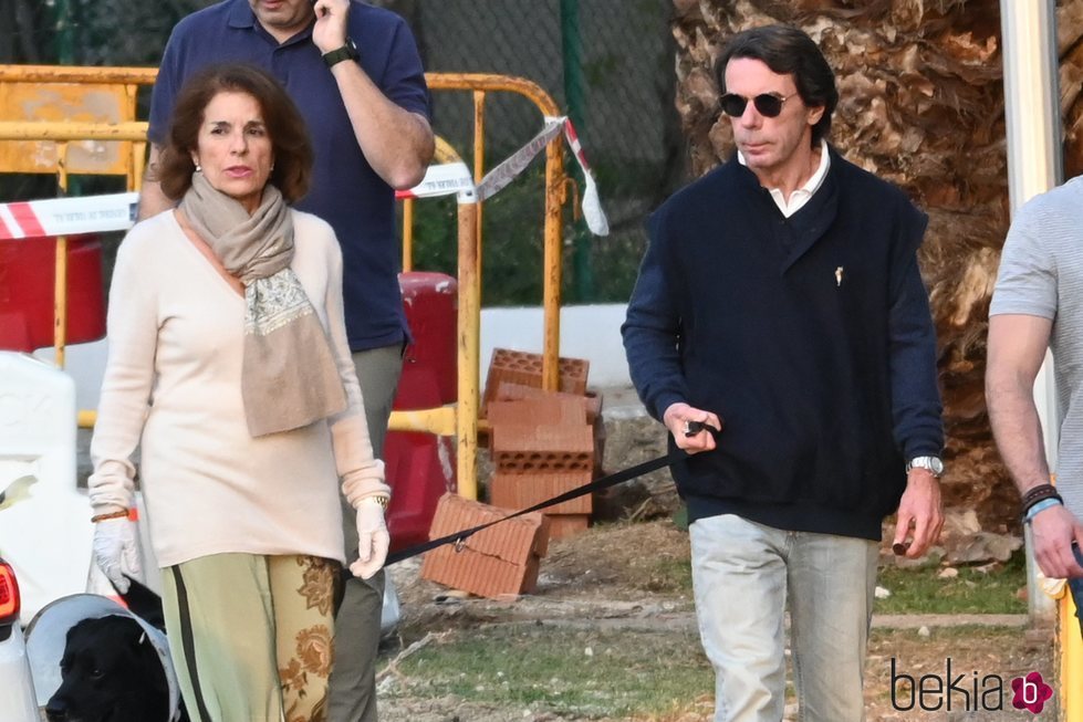 José María Aznar y Ana Botella paseando por Marbella en plena crisis del coronavirus