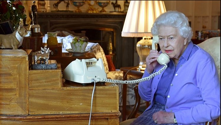 La Reina Isabel mantiene su audiencia con Boris Johnson por telefóno desde Windsor Castle
