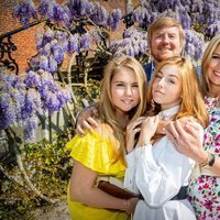 El Rey Guillermo de Holanda con la Reina Máxima y sus tres hijas el Día del Rey 2020