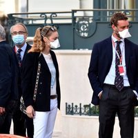 Pierre Casiraghi y Beatrice Borromeo con mascarilla en su reaparición tras el confinamiento