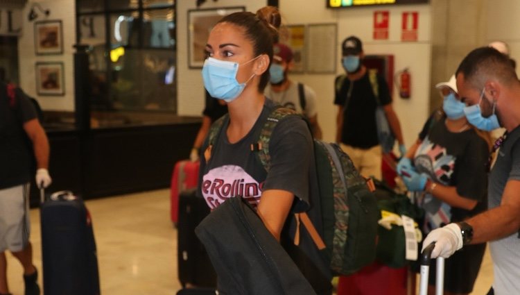 Lara Álvarez en el aeropuerto a su llegada de Honduras tras 'SV 2020'
