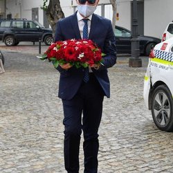 José Ortega Cano llevando flores a la tumba de Rocío Jurado 14 años después de su muerte