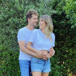 David Bisbal y Rosanna Zanetti posan anunciando el sexo de su segundo hijo en común