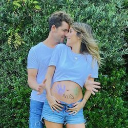 David Bisbal y Rosanna Zanetti anunciando que su segundo hijo en común será una niña