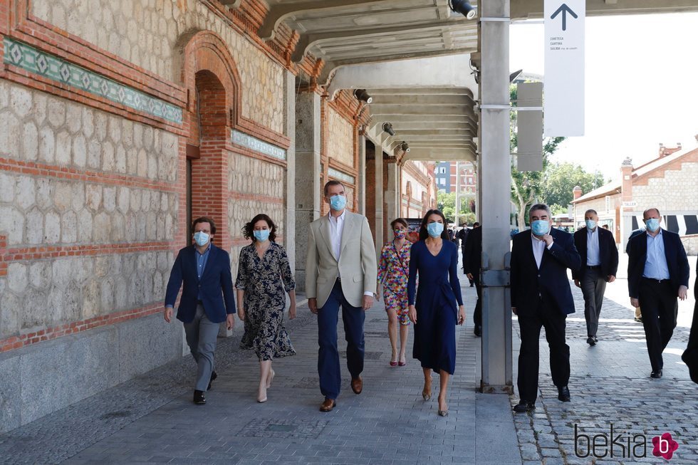 Los Reyes Felipe y Letizia con Isabel Díaz Ayuso, José Luis Martínez-Almeida y el Ministro de Cultura en Matadero Madrid