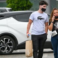 Rocío Flores de compras con su novio Manuel en Málaga tras 'Supervivientes 2020'