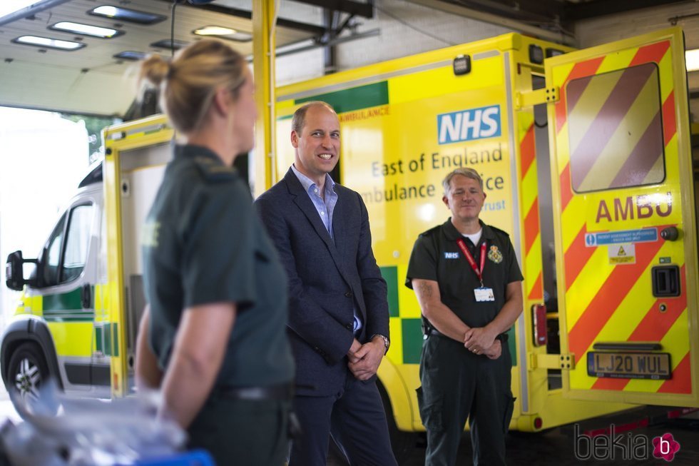 El Príncipe Guillermo visita al personal de ambulancias del Hospital Queen Elizabeth de King's Lynn