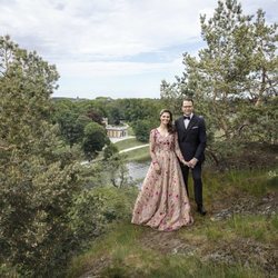 Victoria y Daniel de Suecia posan por sus 10 años de casados