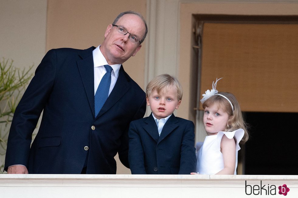 Alberto de Mónaco celebrando San Juan 2020 con sus hijos los Príncipes Jacques y Gabriella
