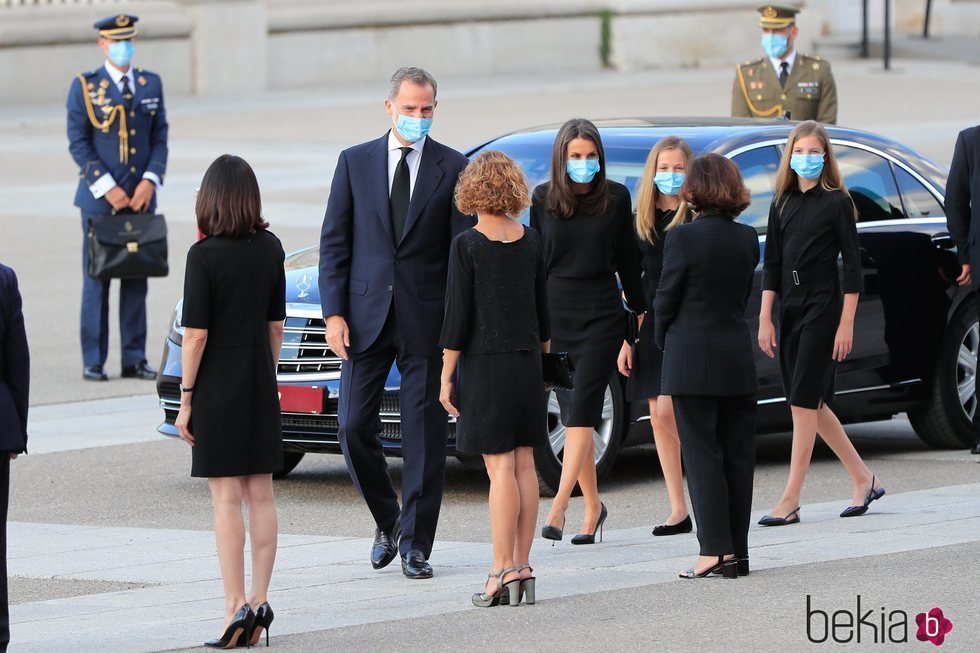 La Familia Real ante Carmen Calvo y Meritxell Batet en el funeral por las víctimas del coronavirus
