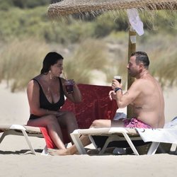 Marisa Jara y su novio Miguel Almansa disfrutando de las playas de Cádiz