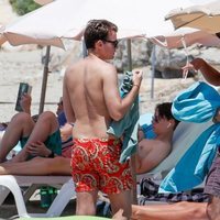 José Bono Jr y Aitor Gómez en una playa de Ibiza