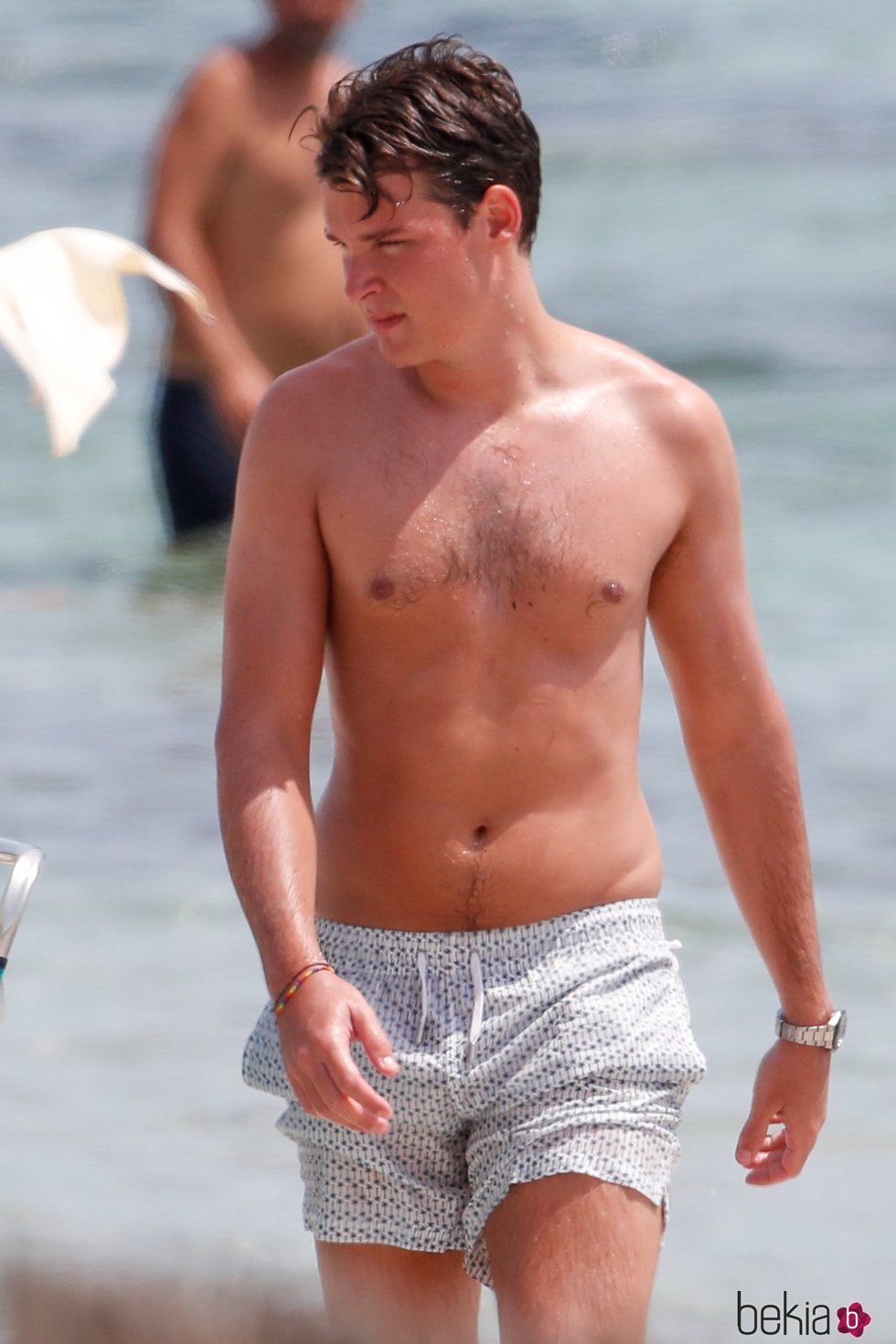Aitor Gómez con el torso desnudo en Ibiza