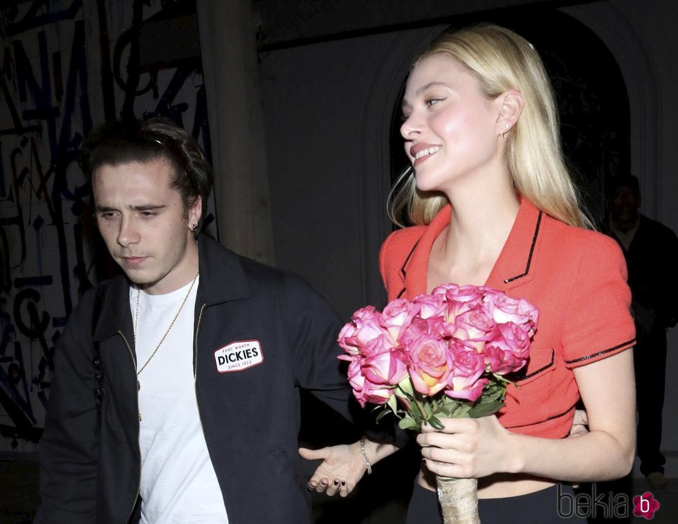 Brooklyn Beckham y Nicola Peltz saliendo de cenar de un restaurante de Los Ángeles